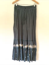In Loom Women’s Maxi Embroidered Green Skirt Size Large NWT