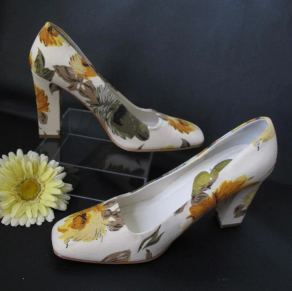 Bombas de tela floral estilo retro vintage 9M punta cuadrada tacón bloque flores amarillas Foto 4 de 4