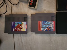 Nintendo NES Console 2 Controllers Zapper &bull; 20 Games Cleaner  Adapter Huge Lot
