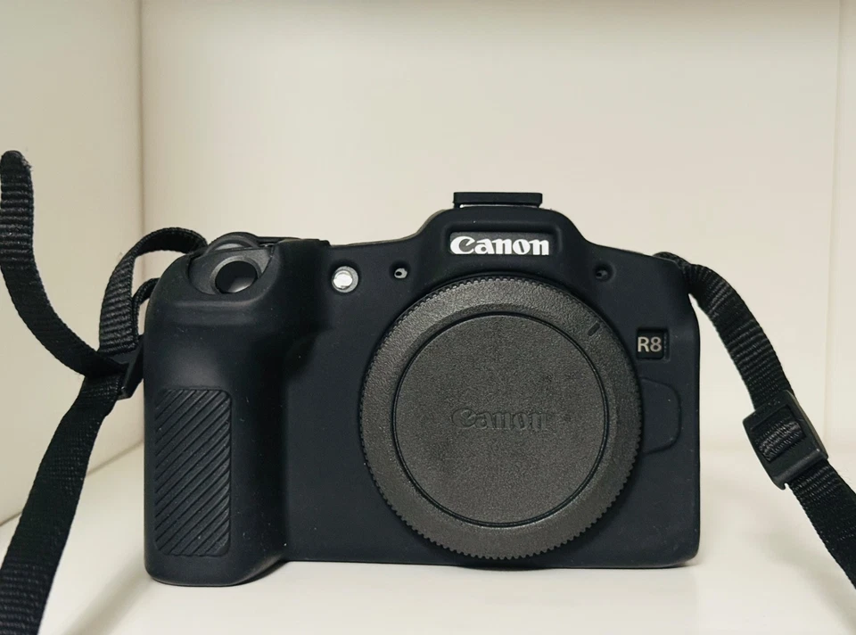 Canon EOS R8, photo 1 of 4