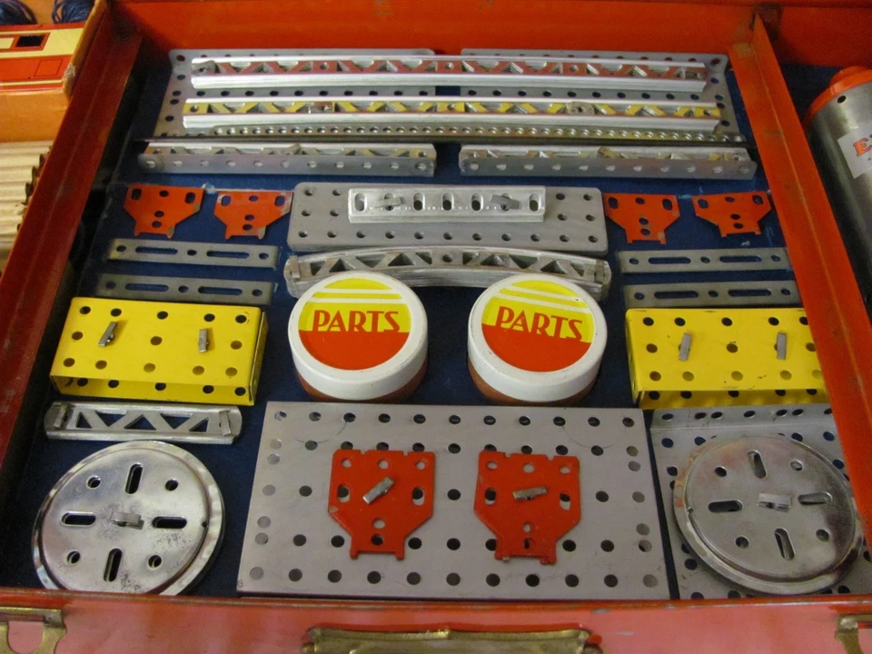100% COMPLETE MID 50s GILBERT ERECTOR SET/8 1/2 FERRIS WHEEL SET/MINT CONDITION! - Image 3 of 4