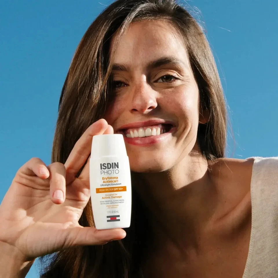 New~ISDIN Hydrate & Protect Duo Eryfotona Actinica & Hyaluronic Concentrate - Image 3 of 4