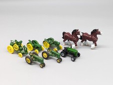 Lote de 6 tractores diecast Erlt John Deere 1:64 1:87 + 2 caballos semental marrón Ertl