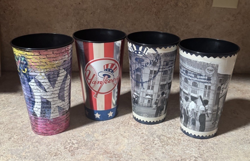 Yankee Stadium 記念グラス 2個コカコーラ瓶8個セット Cheers to