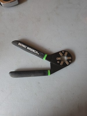 8'' BIONIC WRENCH by LOGGERHEAD TOOLS  SIZE RANGE 1/2'' TO 3/4'' EUC Made in USA