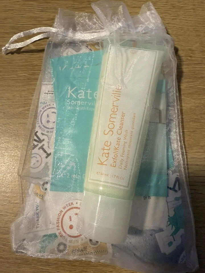 KATE SOMERVILLE EXFOLIKATE Limpiador, Crema de Agua HIDRACATE, Descuento JUEGO DE 2 Foto 2 de 4