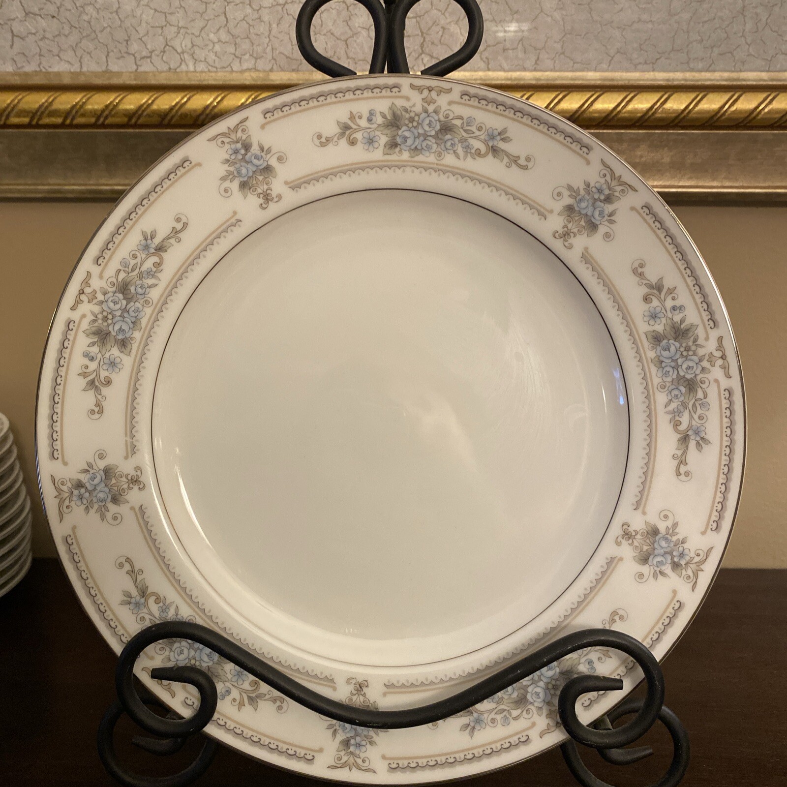 Elington Fine China Dinner Plates 10 1/4. Set Of 2