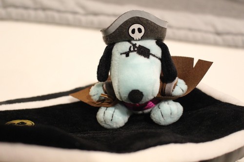 New Universal Studios Japan SNOOPY Horror Night Tissue Box Cover - BNWT - Picture 2 of 11