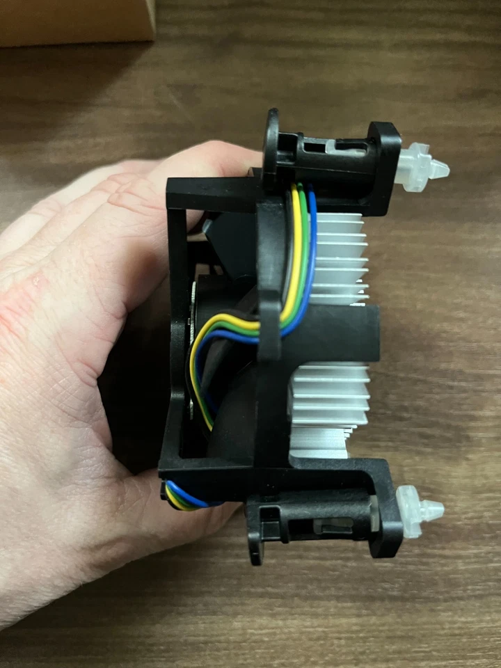 Dispositivo di raffreddamento CPU Intel originale con dissipatore e ventola i... - Immagine 3 di 4