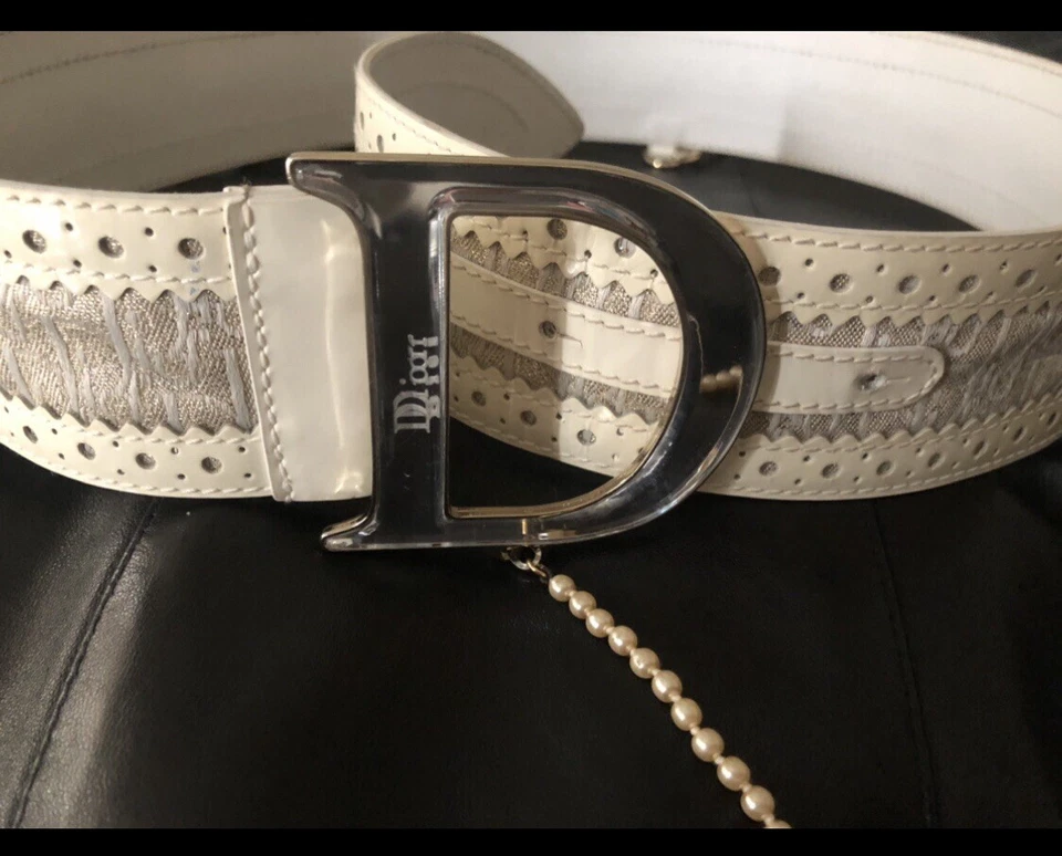 Cinturón Christian Dior Blanco y Dorado y Perlas Talla S,M,L ¡SOLO UNO EN LÍNEA! Espejo D Foto 4 de 4