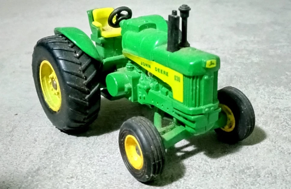 Ertl 1:43 - JOHN DEERE 830 - VERSIONE USA - Immagine 3 di 3
