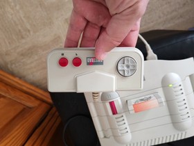 CONSOLE AMSTRAD GX 4000 COMPLETE ET FONCTIONELLE + JEU BURNIN RUBBER