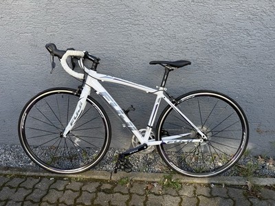 Fuji Finest 1.3 Rennrad weiß Shimano Tiagra & Sora Aluminium leicht