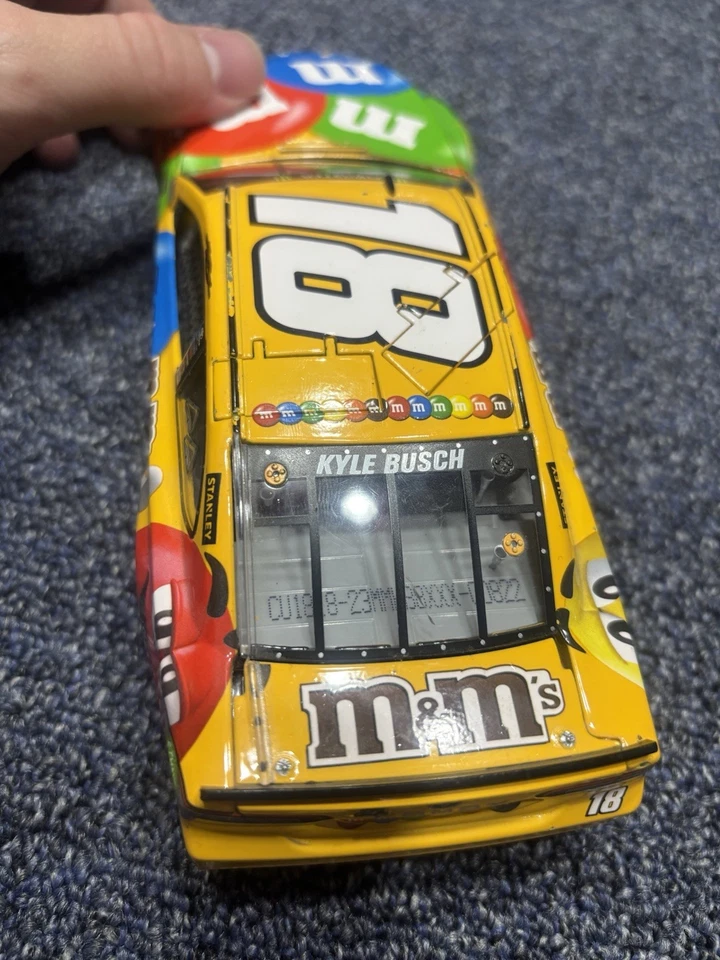 2018 #18 Kyle Busch M&Ms 1/24 acción NASCAR diecast Foto 4 de 4