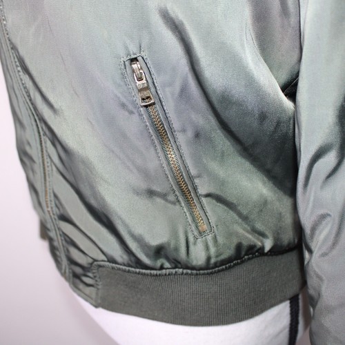 Chaqueta Bomber Kendall And Kylie Mujer Pequeña Verde Oliva Satén Cremallera Completa Corta - Imagen 7 de 17