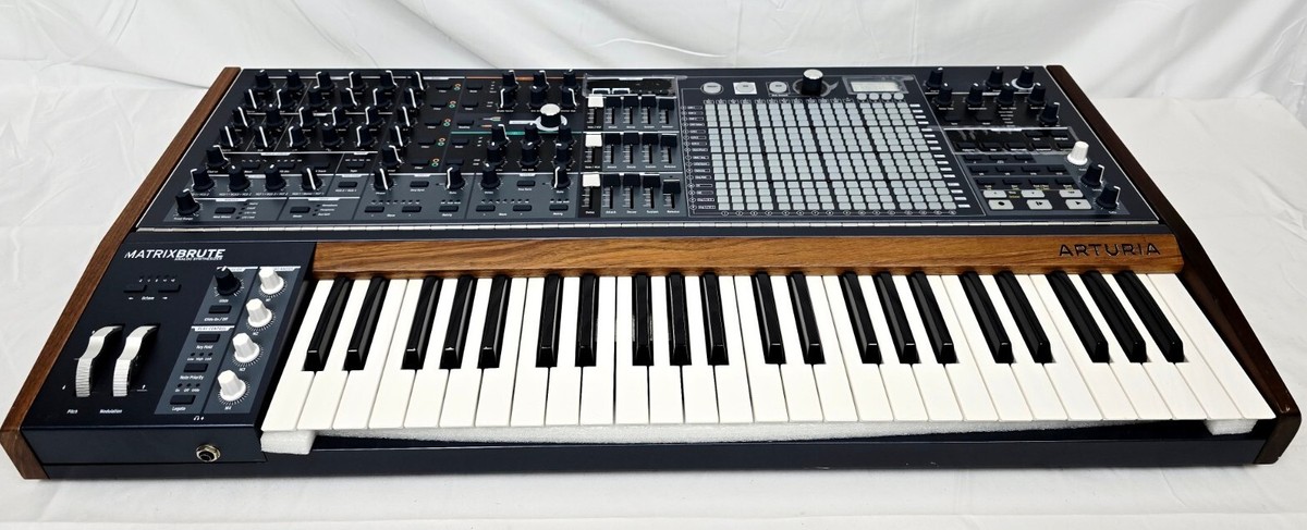Arturia MatrixBrute Analog Monophonic Synthesizer 49-Key Keyboard