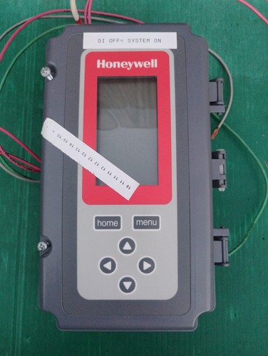 Honeywell T775M2048 Electronic Temperature Controller - Picture 1 of 4