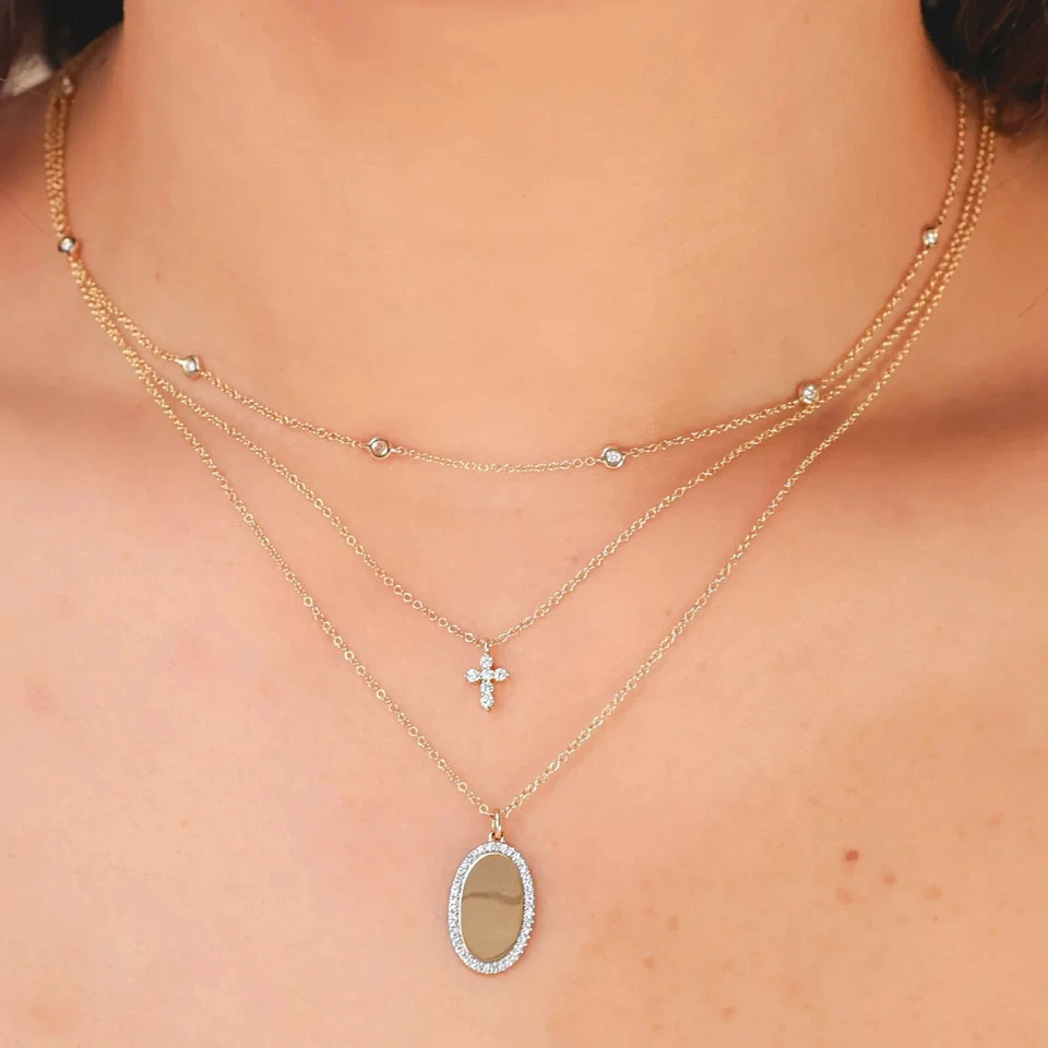 Conjunto de collar bisel natural de estación de diamantes por yarda de oro blanco de 14 quilates 0,12 quilates Foto 3 de 4