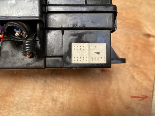 Lexus LS430 Luggage Room Junction Block 82670-50073 2001 2002 2003 OEM - Picture 4 of 8