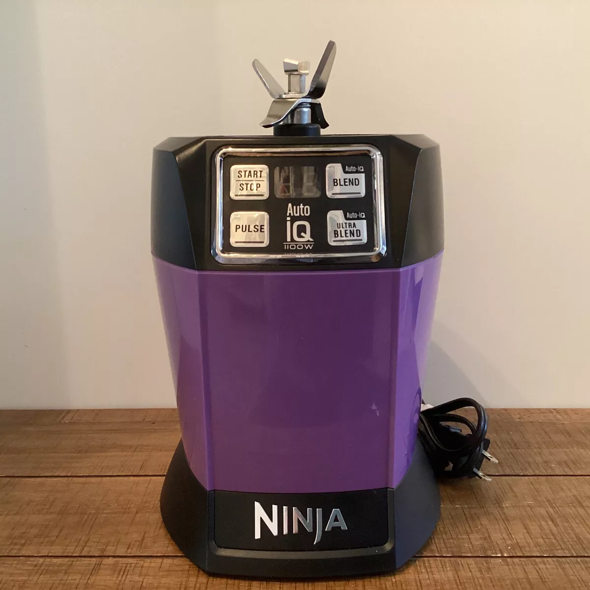 Nutri Ninja Pro 1100w Auto IQ BL482 Smoothie Juicer Blender Purple Base