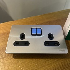 1no Schneider Ultimate Stainless Steel 13amp Double Socket Black Ins Screwless