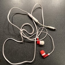 Apple EarPods Lightning Connector White With Lightning Adapter Included