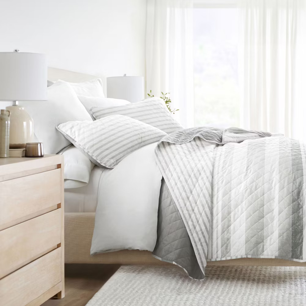 Geometric and Floral Modern Reversible Quilt and Shams Set - Becky Cameron 4690₽
