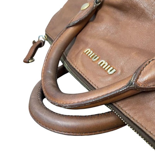 Bolso de Mano Miu Miu Vitello Lux Marrón Detalle de Cinta Auténtico Italia Damas Bolso Grande - Imagen 3 de 10