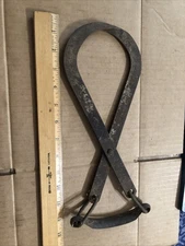 VINTAGE Rustic PRIMITIVE 13" Blackened Iron ICE BLOCK Hay Bale TONGS Meat Hook 2