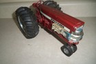 FLYIN' FARMALL 560 PULLER TRACTOR INTERNATIONAL IH ERTL Vintage Farm Toy — photo 2