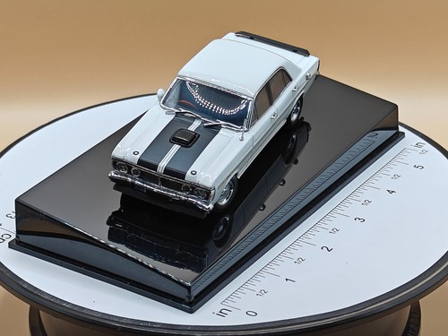 1/43 scale diecast Ford Falcon XY GTHO Ultra White with certificate AutoArt - Picture 3 of 7