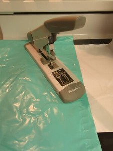 Swingline Heavy-Duty Stapler 160-Sheet Capacity Gray 39002 Work School Equipment