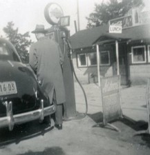 Zz502 Vtg Photo Man Gas Pump Station Coca Cola Ice Cream C 1946 Zz502 Vtg Photo Man Gas Pump Station Coca Cola Ice Cream C 1946