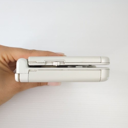 New Nintendo 3DS Bianco OTTIME Condizioni Console Nintendo + Caricatore - Imagen 12 de 17