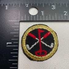 VINTAGE Quite Small GOLF Patch Golfer, Golfing...GOLD Border Version 003M
