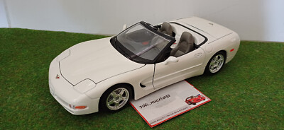 Chevrolet Corvette Cabriolet 1998 - Miniature Burago 1/18 - Verte