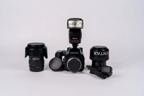 Pentax 645n Kit w/ 75mm + 33-55mm +150mm + AF-540FGZ Flash + 120 Film Back + ext