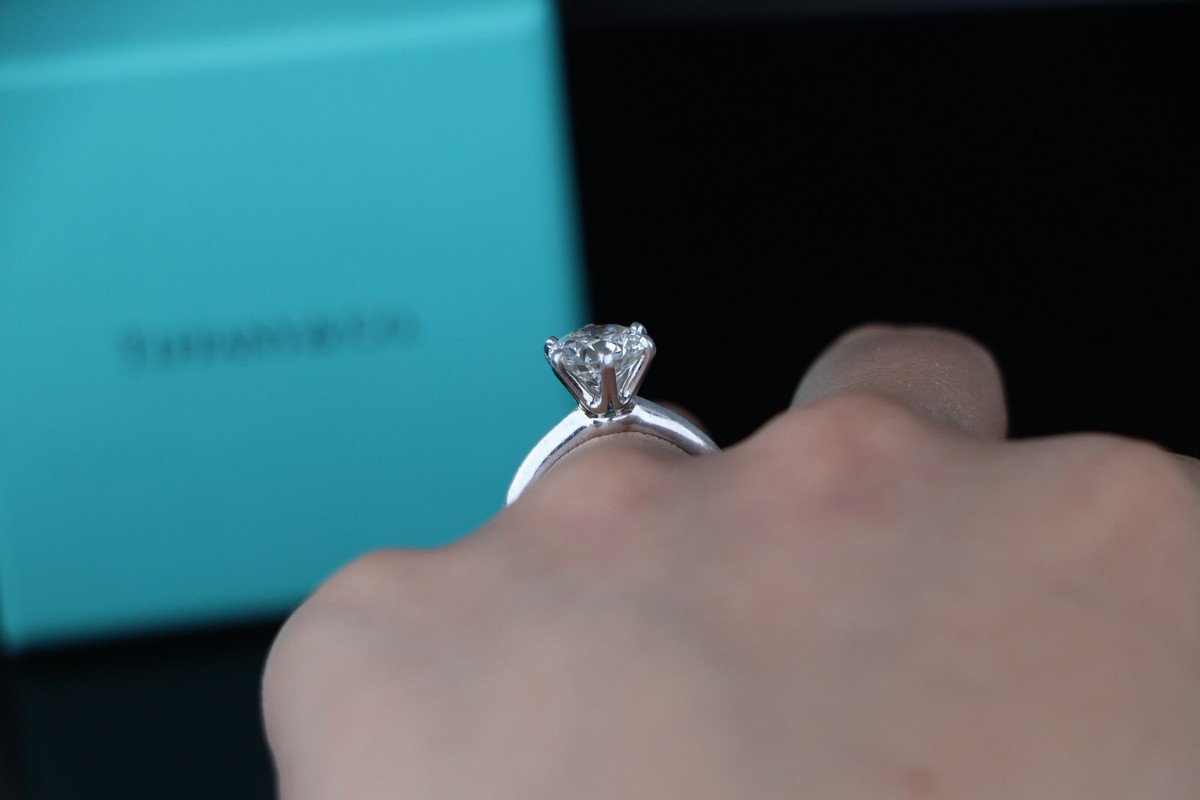 $56,500 Tiffany Co Platinum 2.28ct I VS1 Round Diamond