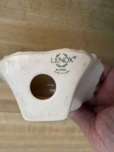 Preowned "Lenox" Small Clock Porcelain Quartz Japan..White 4" x 3" New Battery - Picture 3 of 6