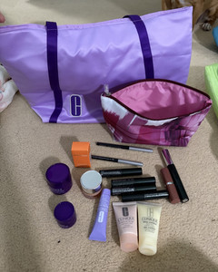 Clinique 16 piece makeup set- (NEW)