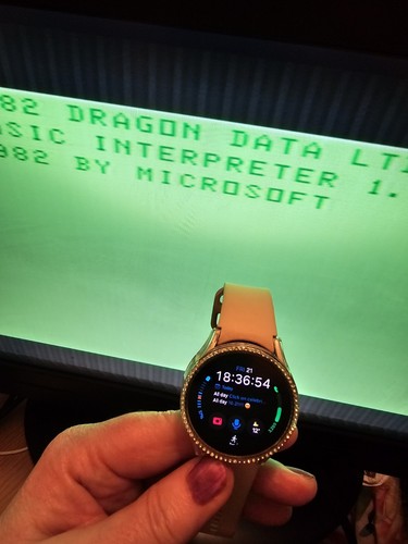 Dragon 32 & power, Coaxil & new RCA cable, 2 joysticks, Cosmic Invaders game - Afbeelding 9 van 23