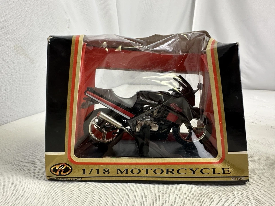 Motocicleta fundida a presión Kawasaki Ninja escala 1/18 Motormax vintage Foto 4 de 4