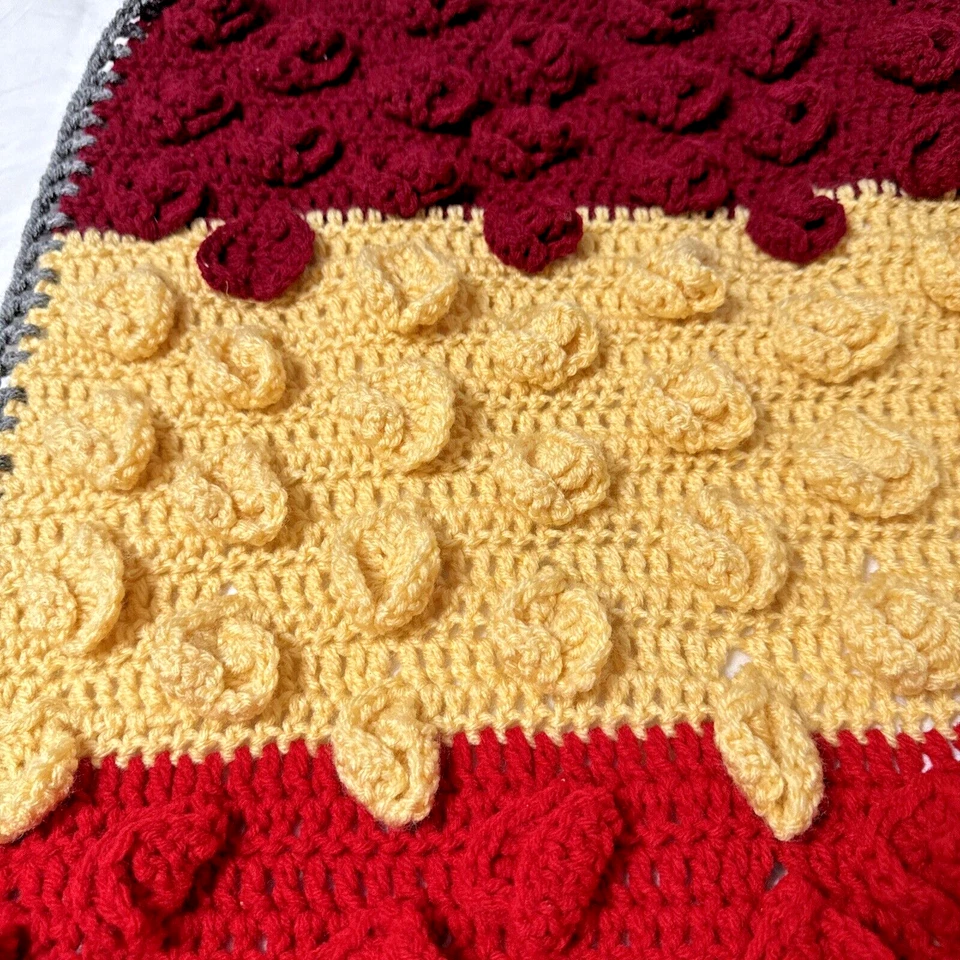 Manta afgana de ganchillo gruesa roja azul amarilla cottagecore flores hinchadas Foto 3 de 4