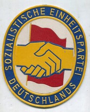 DDR SED Parteiabzeichen auf Pappe 20cm (322)