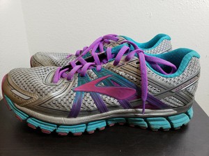 brooks adrenaline gts 17 womens size 11