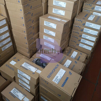 1PCS YASKAWA SGMPH-01AAE41 Servo Motor SGMPH01AAE41 NEW