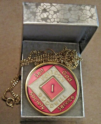 Narcotics Anonymous Red White 1 year NA Medallion.  GOLD FILLED Bezel & 18''