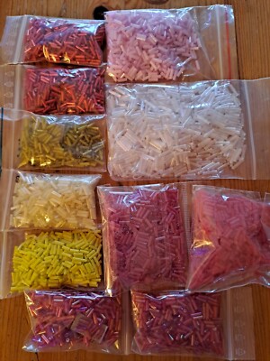 Ganz viele Stiftperlen. verschiedene Farben. Rosa. Rot. Gelb. Grün. Weiß. Pink