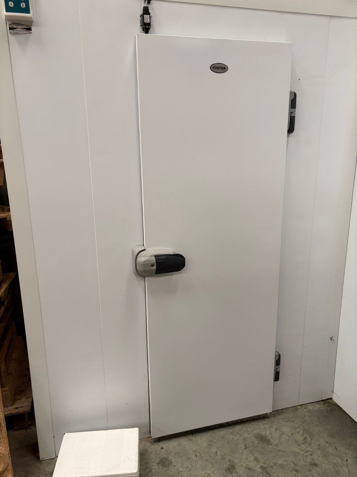 Walk-in freezer, 1.8 m x 1.2 m, with shelving