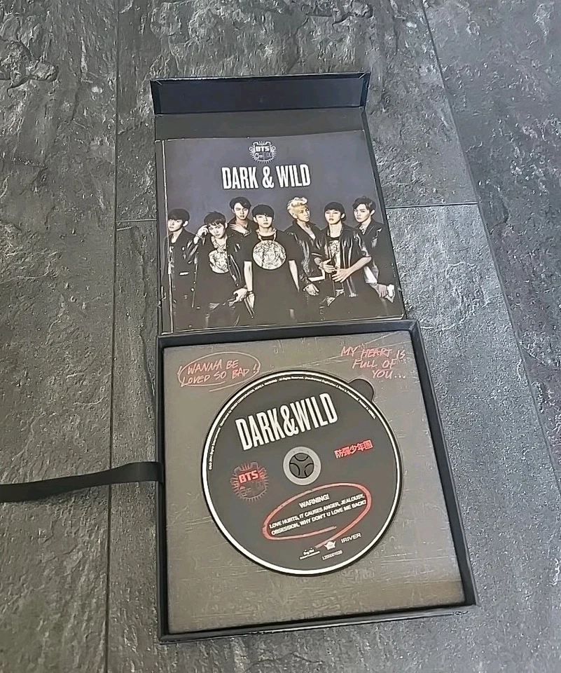 BTS (Bangtan Boys/Beyond The Scene): Dark & Wild Limited Edition Neuwertig - Bild 3 von 4